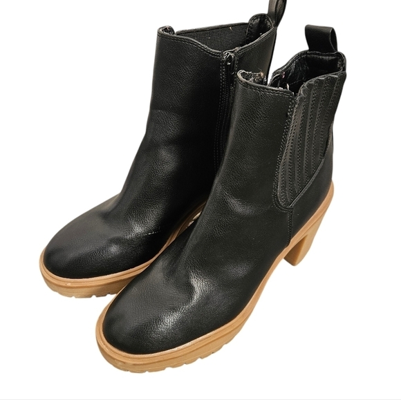 DV by Dolce Vita Jade Black Platform Chunky Heel Boots in black size 9.5 FLAW - Picture 1 of 9